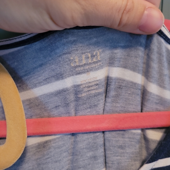 Bundle of 2 a.n.a Sleeveless Dresses - Picture 3 of 4